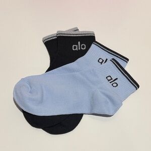 (2) pairs of socks